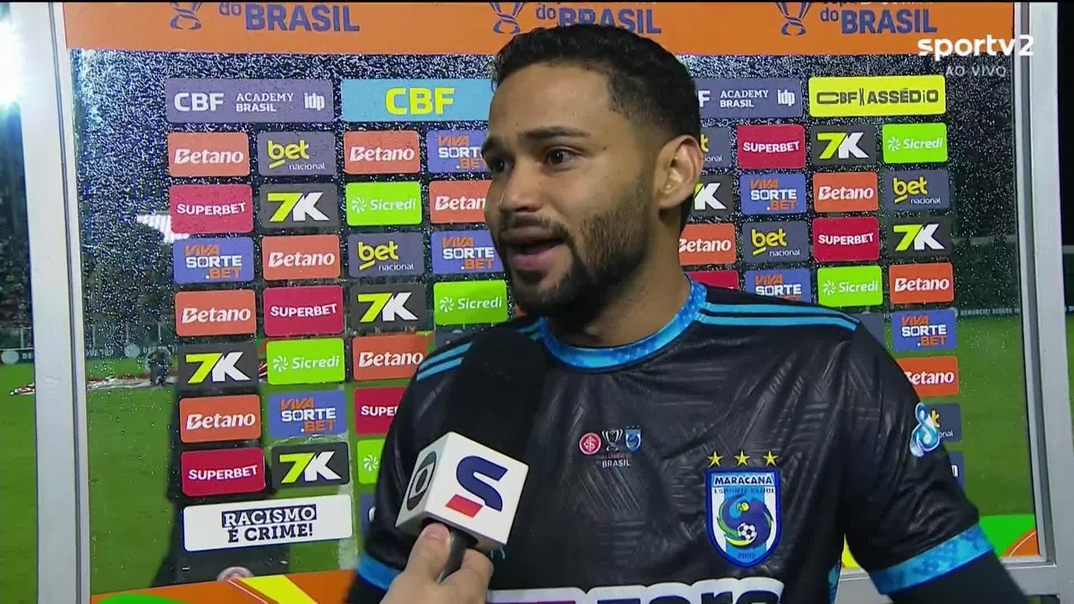 Rair, goleiro do Maracanã, após defender pênalti de cavadinha de Alan Patrick: "Por incrível que pareça, meu pai me falou que ia ter um pênalti hoje, o Alan Patrick ia dar a cavadinha e eu ia defender. Não consigo acreditar ainda".