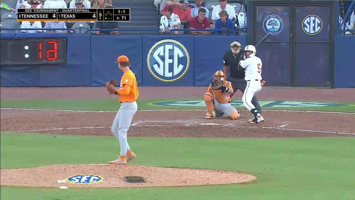 Gavin flashing the leather and the arm! 📺 #GBO // #OTH // #BeatTexas