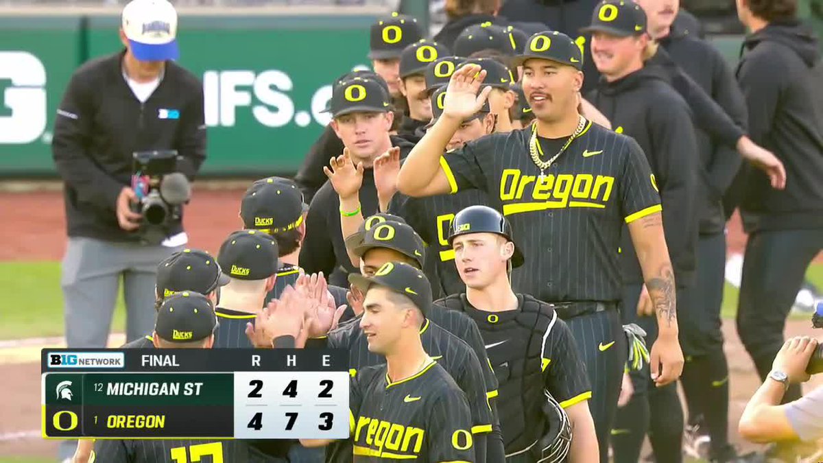 Ducks down the Spartans 4-2 to kick off their #B1GBaseball tourney run 🦆 Oregon Duck Baseball faces Nebraska tomorrow with a semifinal spot on the line.