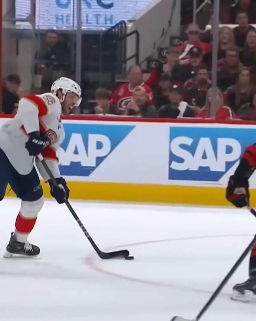 The Panthers have a 3-0 lead over the Hurricanes after a dominant first period 😳