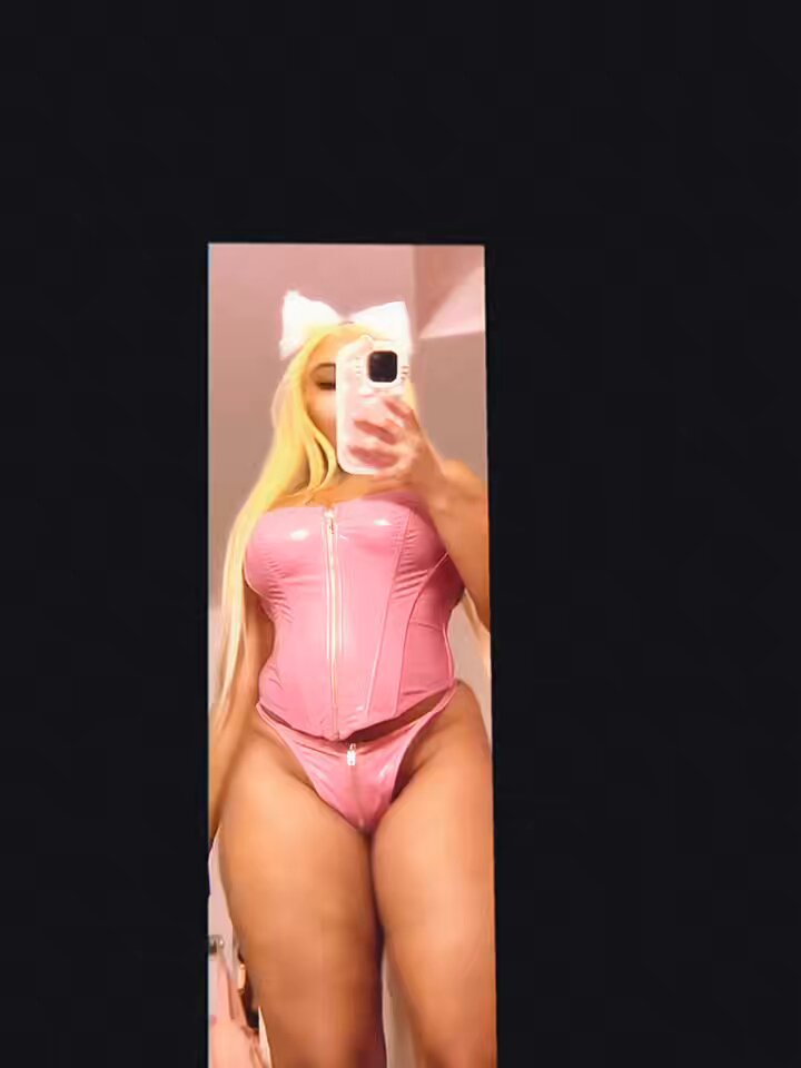 Blonde Kitty is evil Kitty 😼