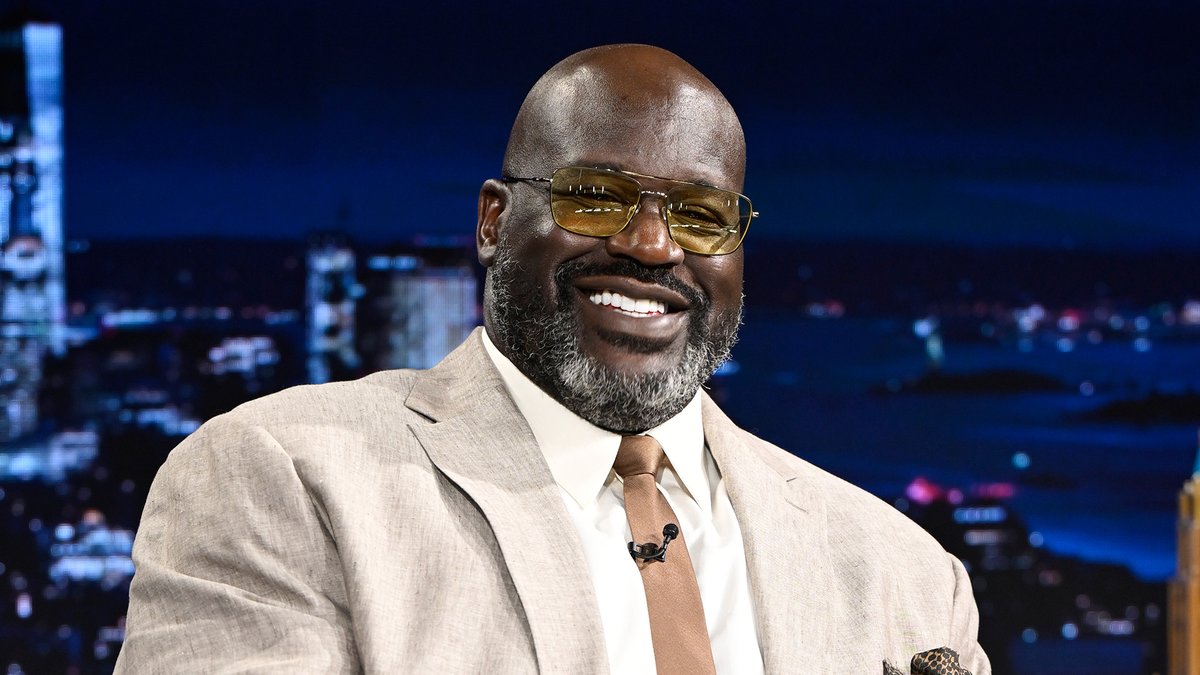 .SHAQ’s olive oil cleanse had him squeezing his butt cheeks and running off the NBA on TNT set 😭 #FallonTonight