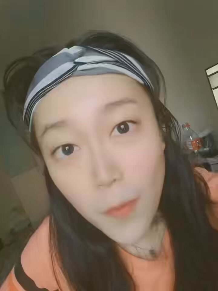 首先我知道有很多抱着吃瓜心态 还有站队的人 如果今天这个瓜能让你们开心一下 也是值得了 站队的人气急败坏也没用 毕竟李若莹也不是你爹你娘那么舔她 出事了她一毛也不会给你掏的 互联网终不是你们的归宿 人还是得回归现实 李夏弥_ 要说的都在图里 评论+转发我抽三个顺眼的发🧧 50 150 200