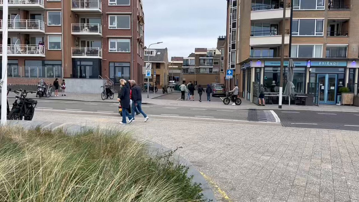YouTuber Bender (kleinzoon van mediamagnaat en Veronica-directeur Rob Out) was op zaterdag 17 mei in Katwijk. De romeo’s bleven stil, Benderbij heeft niets uitgezonden.