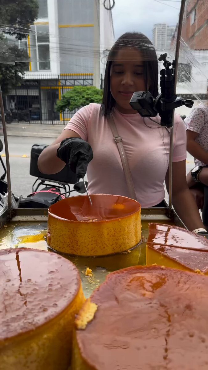 the preparation of "quesillo," a traditional Venezuelan dessert similar to flan or crème caramel,