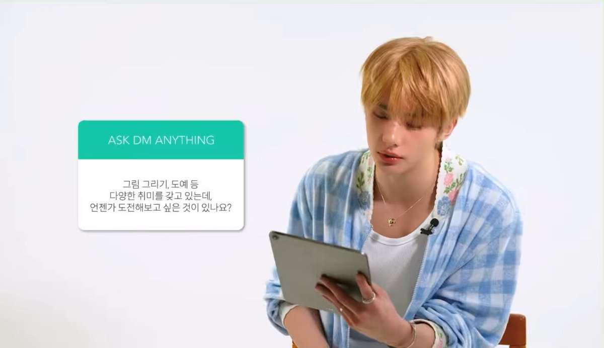 💬: you have so many hobbies such as drawing and pottery. is there something you'd like to try someday? 🥟: stay knows well that i have a lot of hobbies. it's not a hobby but i really want to try skydiving. i've tried bungee jumping before because of filming and that was really fun. so i really want to try skydiving! 💬: where do you want to do the skydiving? 🥟: switzerland! i really want to go to switzerland.