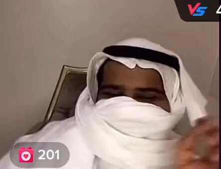 ملثم الدخل وهو داخل مطفي النور يحسب فيه خشه