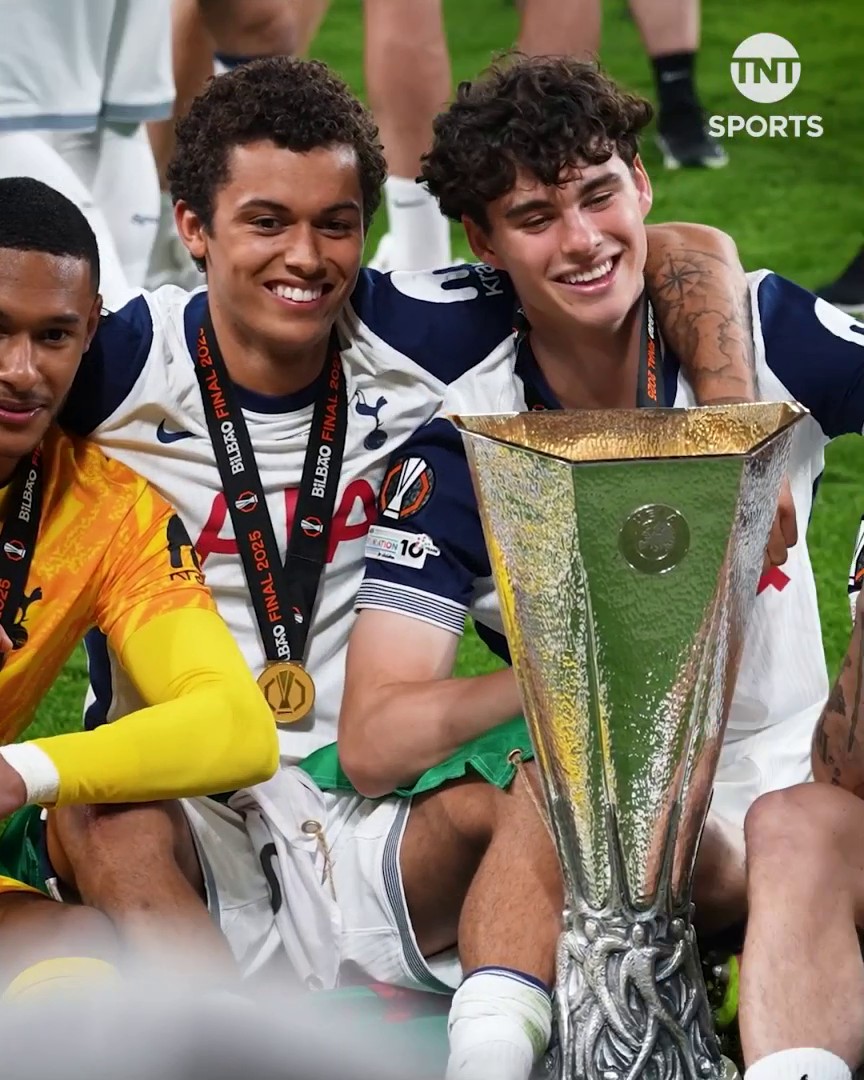 Sit back and enjoy, Spurs fans... The scenes as the team celebrated their Europa League triumph ⚪🙌