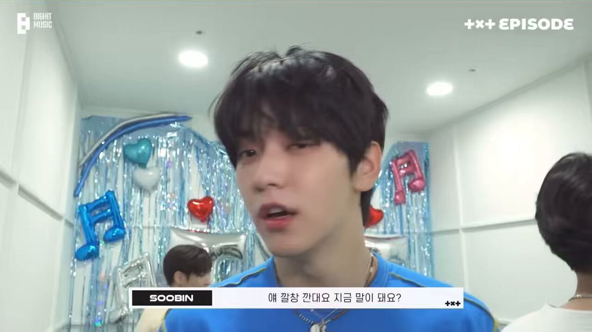 🐰he said hes going to wear insoles 🐰does that even make sense? 🐰play fair!!! 🐧🫵🏻🐰 🐰im not wearing any *🐧got caught wearing insoles* 🐰wah 🐧this is i usually do 🐧i dont know