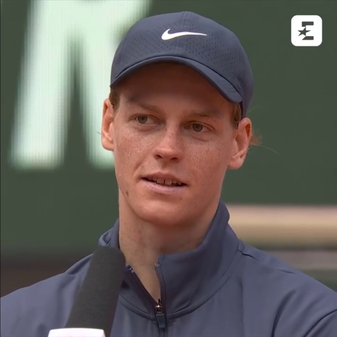 Il Roland Garros 2024 ci ha regalato questa emozione fortissima 🥹🇮🇹 Dopo quasi un anno siamo ancora qui 🧡 #Sinner #EurosportTennis #RolandGarros