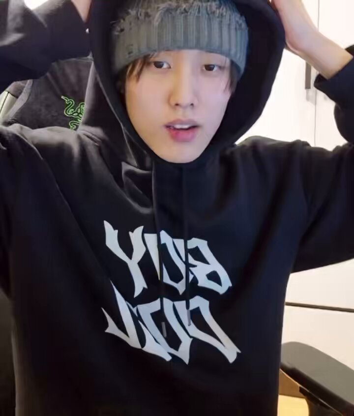 자컨 찍으러 갔을 때 상연 현재 콥 주연 큐 선우 일케 늦게까지 이야기하다가 잤대 !!!