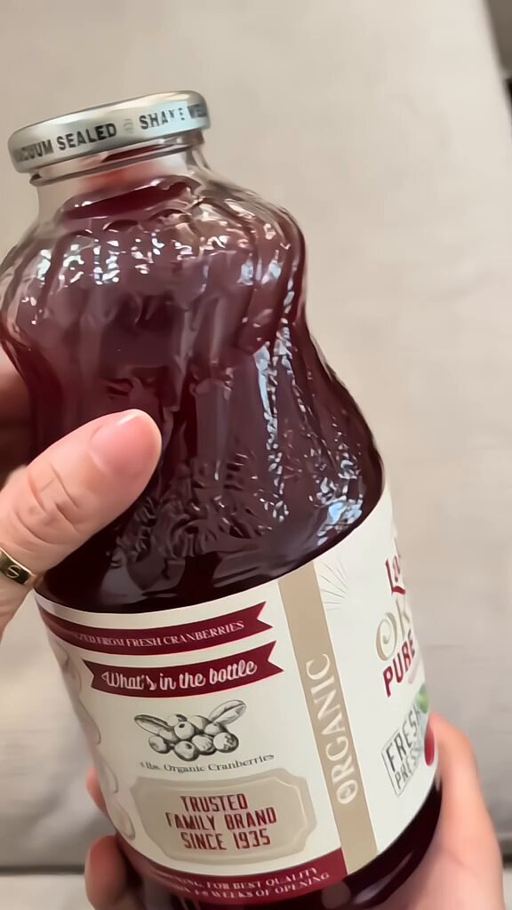 Nora Danish dah consume lama Cranberry Juice ni. Katanya siapa ada kencing tak lawas atau keputihan memang kena try out this juice. Betty Rahmad pun pernah post pasal ni 💓