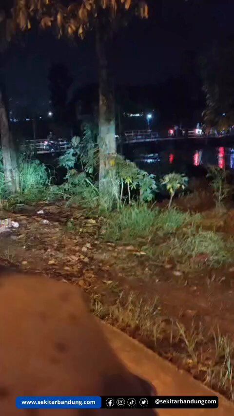 Udah liat berita ini belum euy? “Info - Insiden terjadi di Jembatan Cijeruk - Baleendah Bandung sekira pukul 19:00 WIB (23/5) Jembatan tersebut ambruk saat beberapa pengendara R2 tengah melintas. Belum diketahui secara pasti ada atau tidaknya korban atas insiden tersebut.”