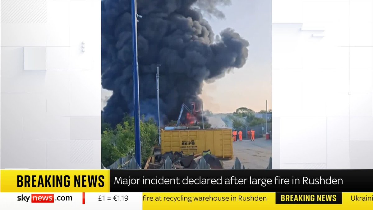 BREAKING: A major incident has been declared as firefighters tackle a large fire at a recycling warehouse in Rushden, Northamptonshire. 🔗 📺 Sky 501, Virgin 602, Freeview 233 and YouTube