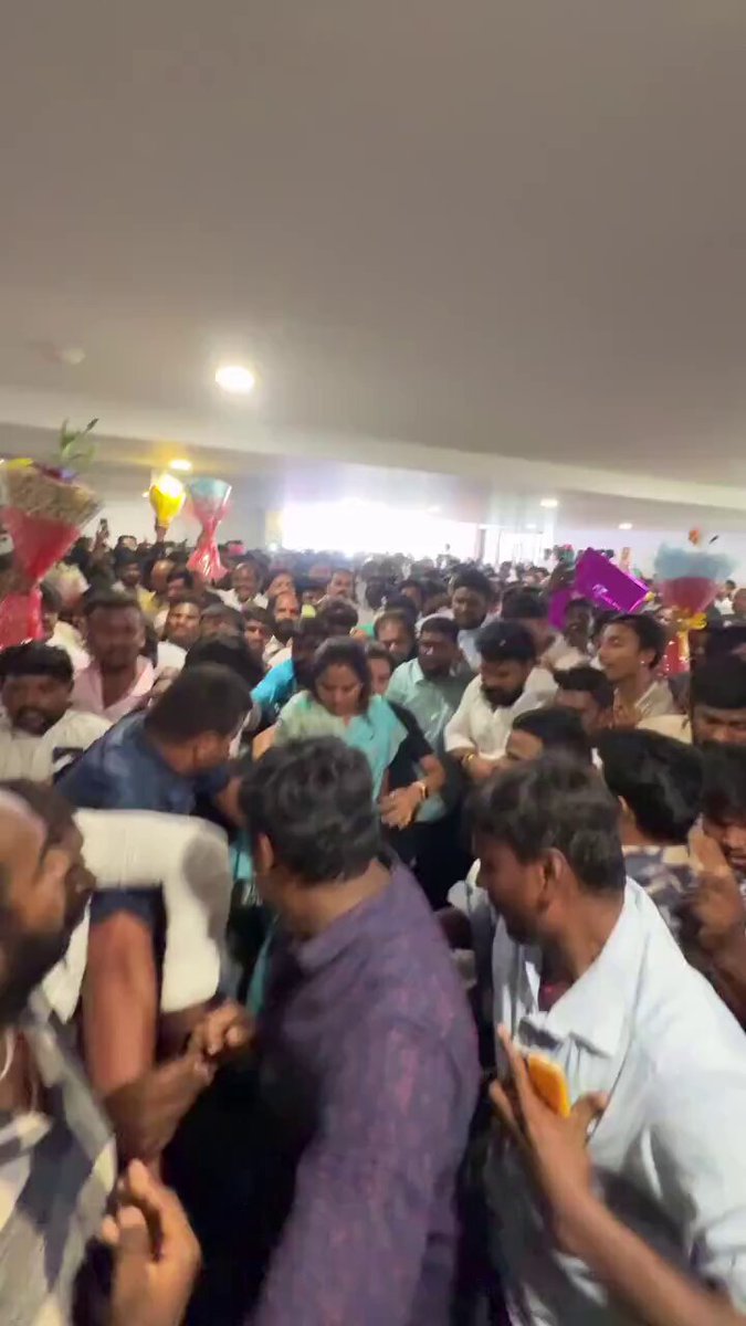 CM antey Chunchu Moham Anaa? Telangana Rakthan Taagindhi Kavitha💯