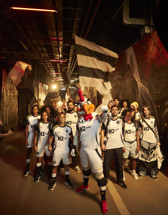 Em qualquer lugar, não importa onde for. A nova camisa dois do Galo conta com vídeo produzido em uma parceria de Galo e H2bet, destacando a força da Massa para acompanhar o time em qualquer estádio do Brasil e do mundo. #TocaEJoga #H2bet #Galo Proibido para menores 🔞 Jogue com responsabilidade Autorizados pela portaria SPA/MF N° 253
