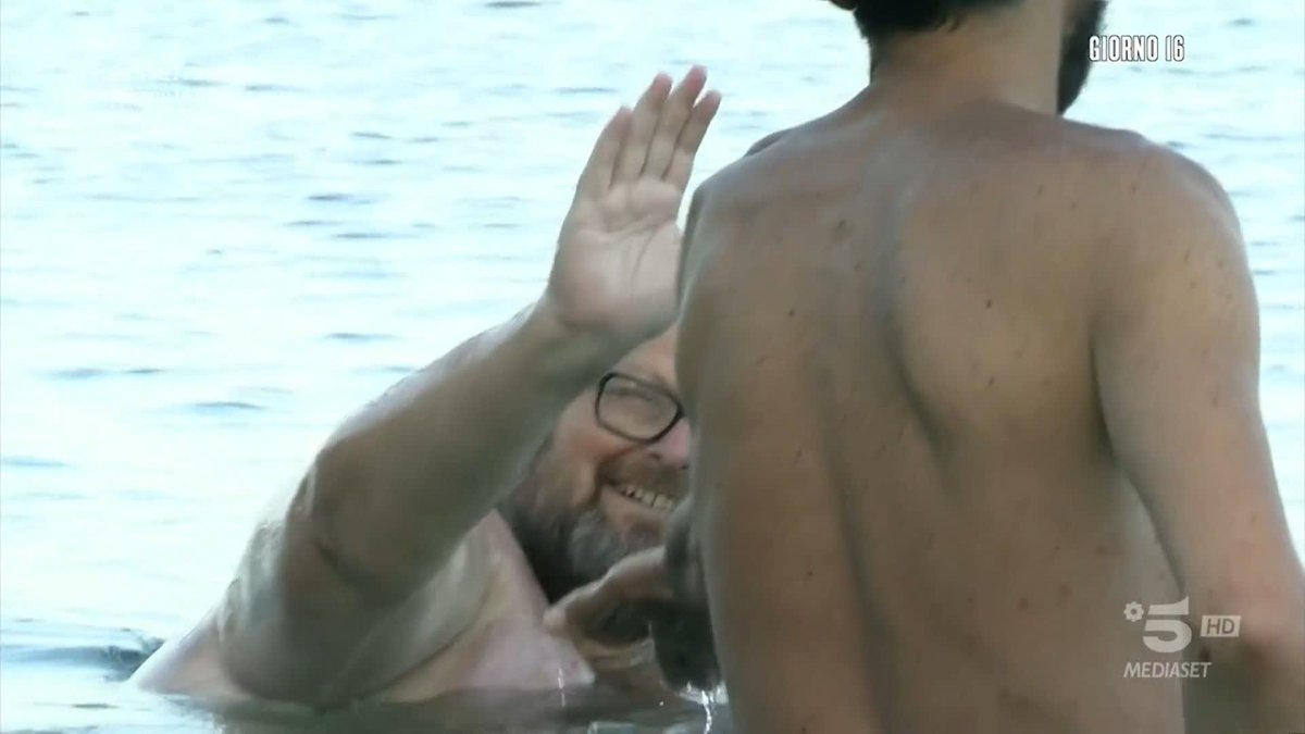 Dopo l'unione dei due gruppi, Teresanna si accorge che "Le due Playas prima viaggiavano completamente su due linee opposte di pensiero" #Isola