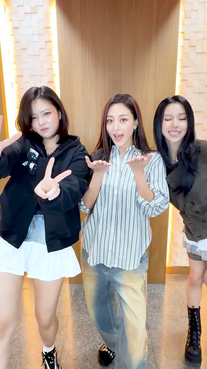 JEONGYEON JIHYO CHAEYOUNG TAKEDOWN CHALLENGE FOR KPOP DEMON HUNTERS
