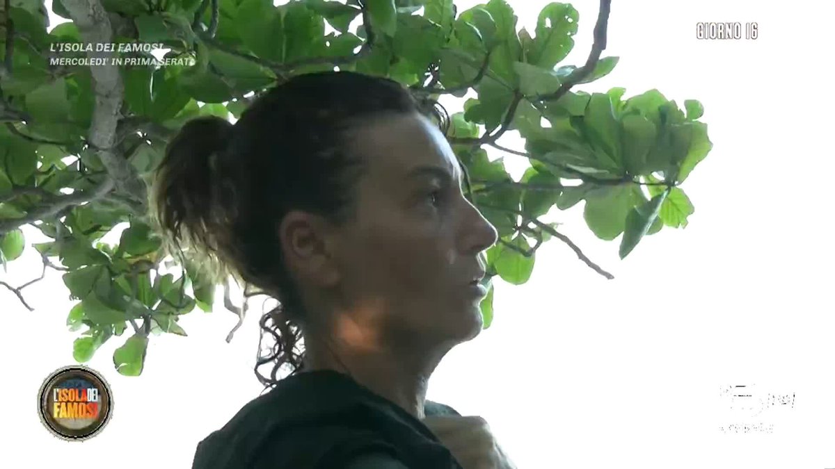 "L'unica cosa che fa è parlare e fomentare argomentazioni" Cristina e le Giovani commentano la passione per l'oratoria di Mario #Isola