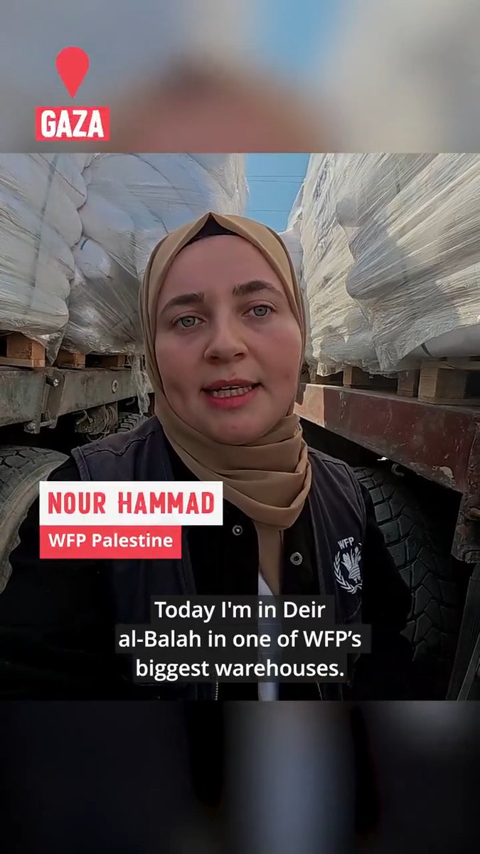 Until this week, this warehouse in #Gaza was totally empty. WFP teams are working around the clock to deliver lifesaving assistance. WFP's Nour explains what's happening on the ground ⤵️
