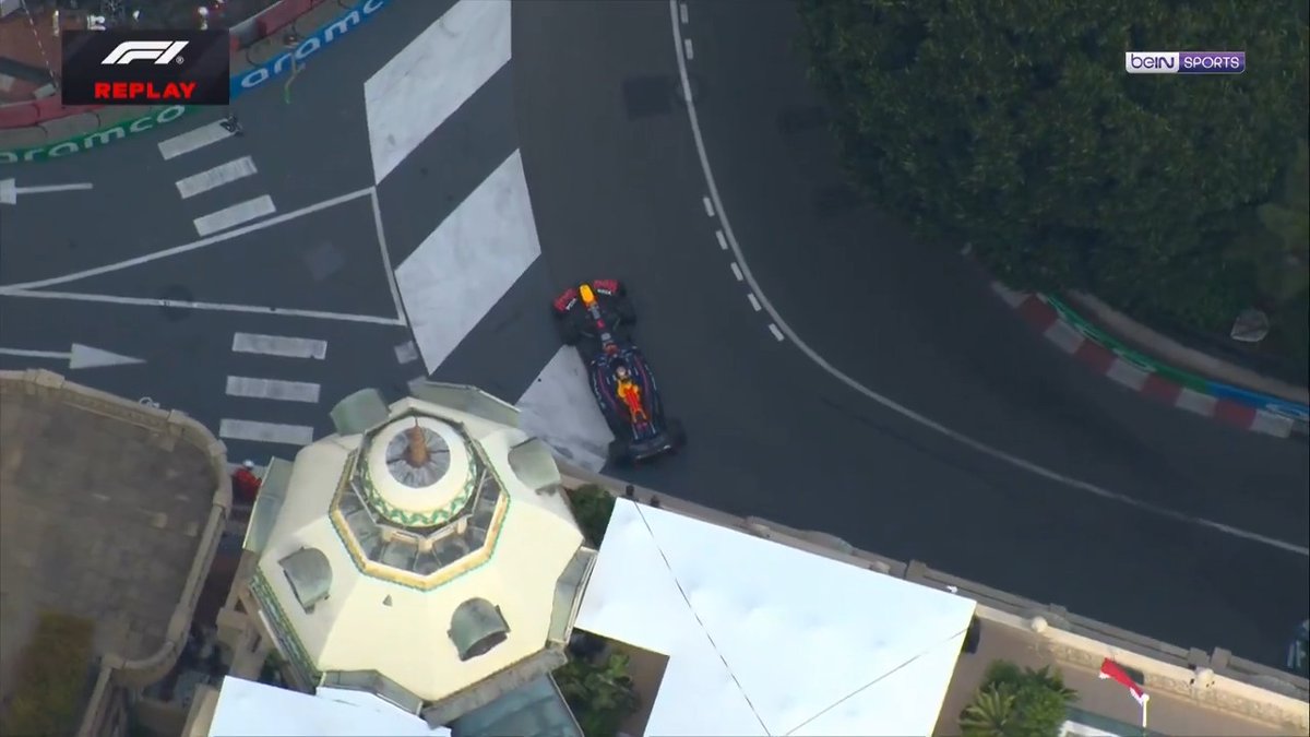 🏎 Max Verstappen, kaçış alanında geri vitesi nasıl bulacağını öğrendikten sonra seansa devam ediyor! | #F1 #MonacoGP