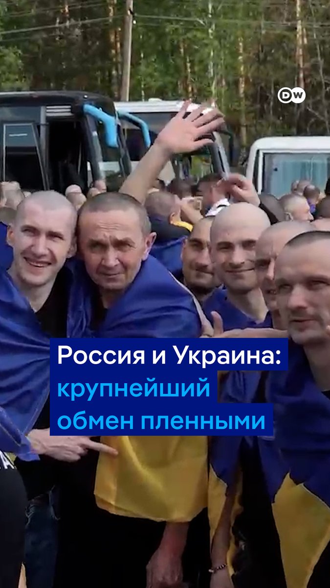"Мама, меня обменяли, я дома, я живой". Первые кадры с украинскими пленными, которые вернулись домой в результате масштабного обмена с РФ
