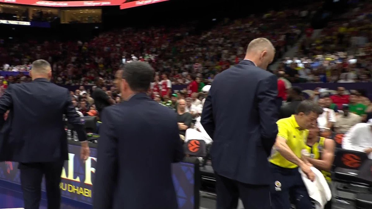 ERRICK MCCOLLUM HIRSI. 🎯😤 #F4GLORY | Fenerbahçe Beko 🟡🔵