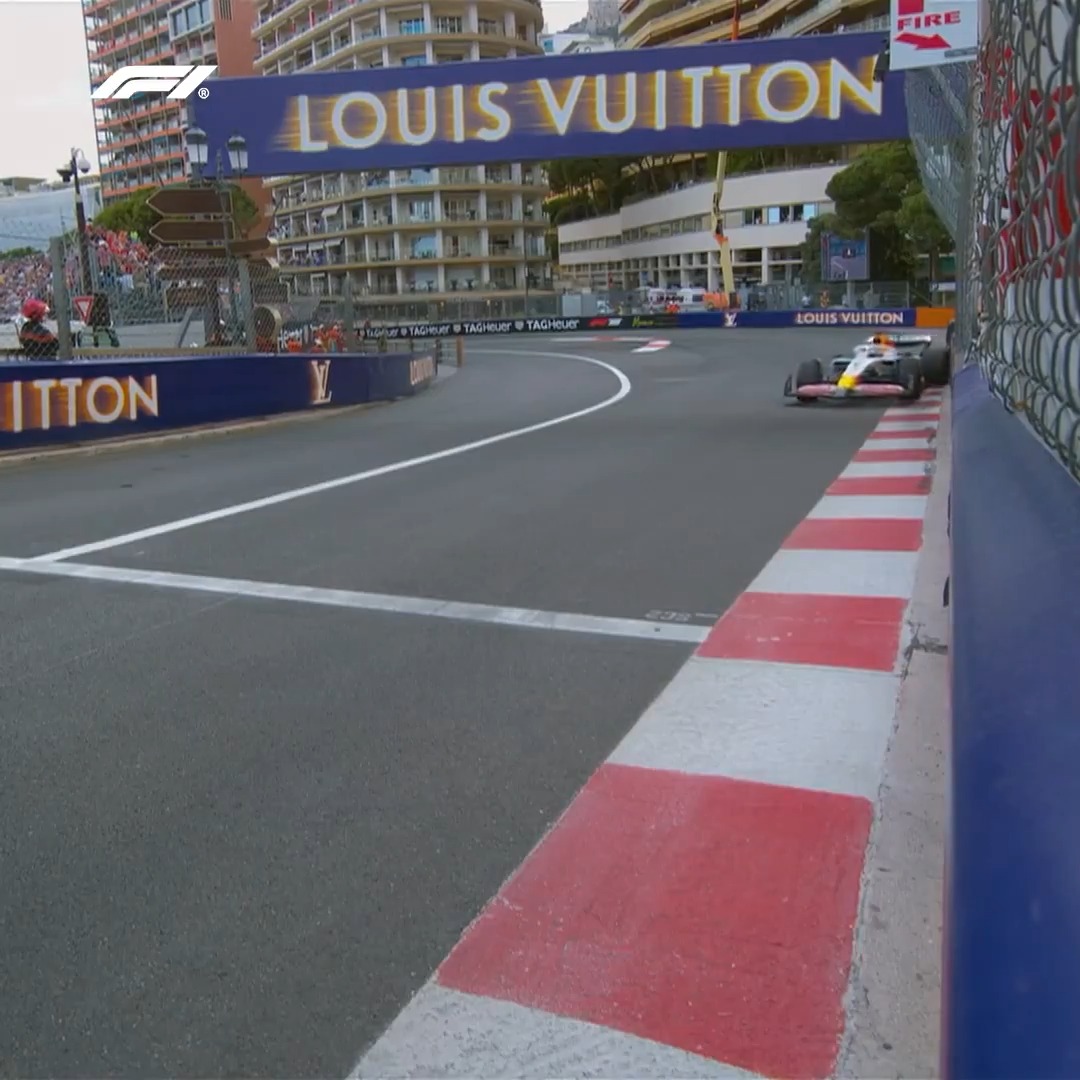 Isack Hadjar had a brush with the barriers not once but twice in FP2 💥💥 Here's the second contact ⤵️ #F1 #MonacoGP