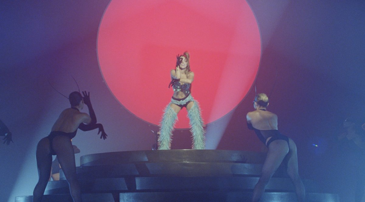 ¡Llegó el momento, fans de #MileyCyrus! 😲🎶 Para conseguir boletos para #SomethingBeautiful, su álbum visual. 🤩✨ Cómpralos acá 👉 Más Que Cine Latam