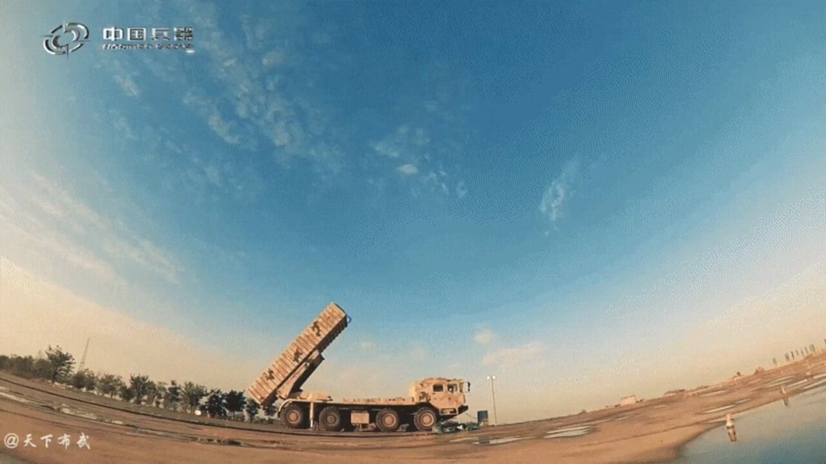 🇨🇳 🔴القوة القوة💪🏼 راجمة الصواريخ الصينية PHL-191 تطلق نيراناً كثيفة باستخدام صواريخ عيار 750 ملم، بمدى يصل إلى 600 كيلومتر. يتم نشرها ضمن ألوية المدفعية في مستوى الجيوش الميدانية (ما يعادل الفيلق في جيوش الدول الأخرى). وهذا يعني أن الجيش الصيني يستطيع ضرب أهداف عميقة داخل مناطق انتشار العدو بكل كفاءة.