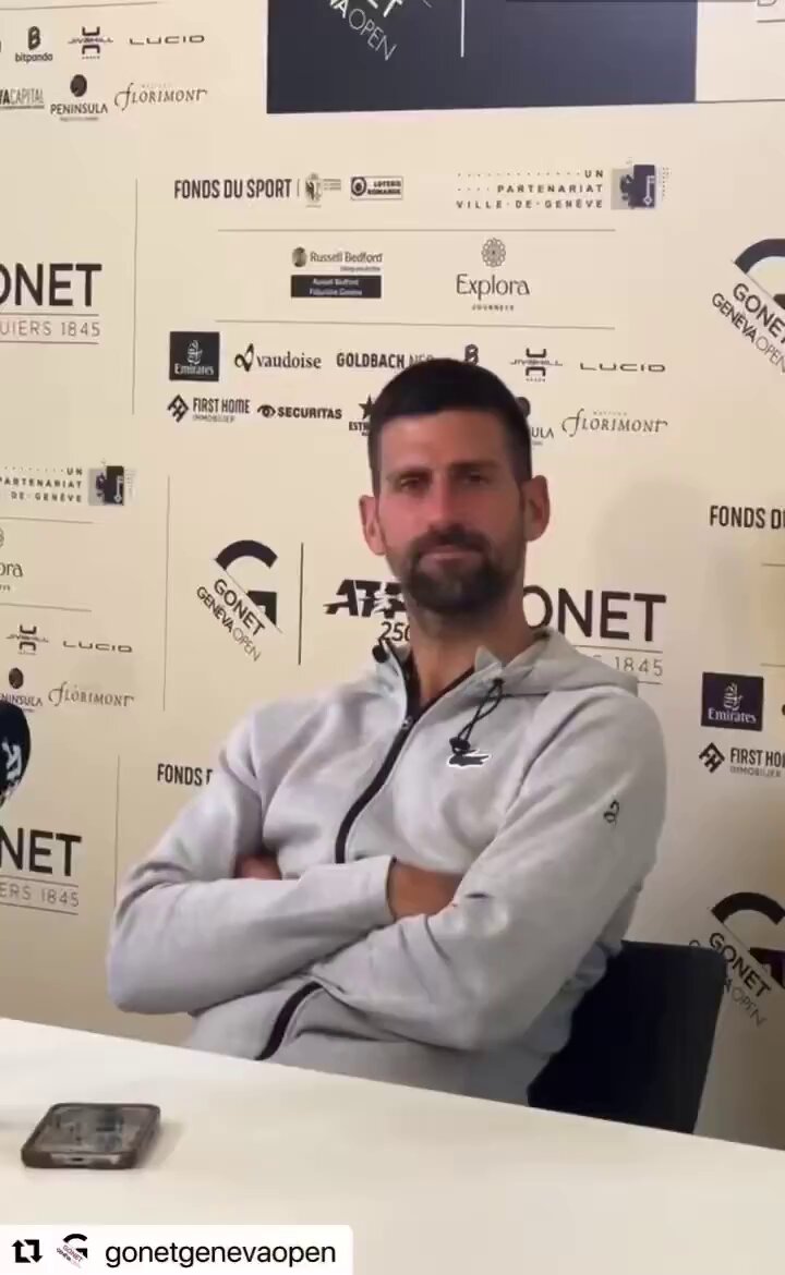 Novak Djokovic’s son Stefan asks his dad a question during his press conference. 😂❤️