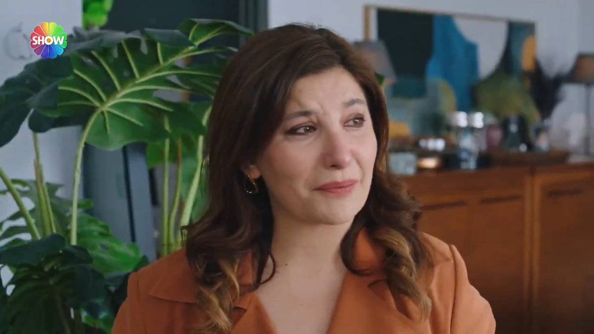 “Beni unutmayın…” 🥹 Meri sevdikleriyle vedalaşıyor. #KızılcıkŞerbeti yeni bölümüyle @showtv’de.
