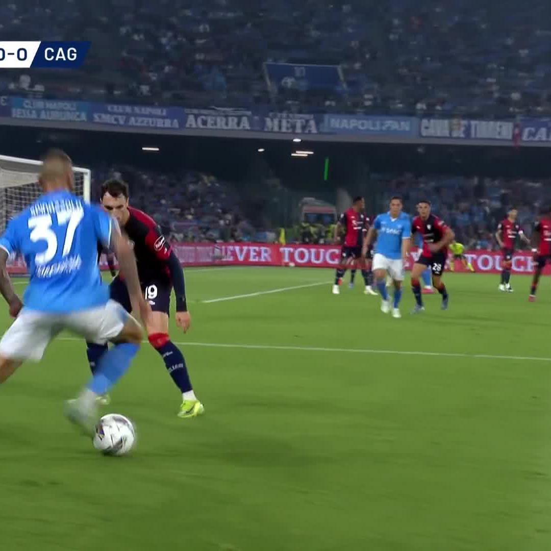 Neapel auf dem Weg zur Meisterschaft? McTominay trifft per Seitfallzieher traumhaft und das Stadion geht komplett steil.