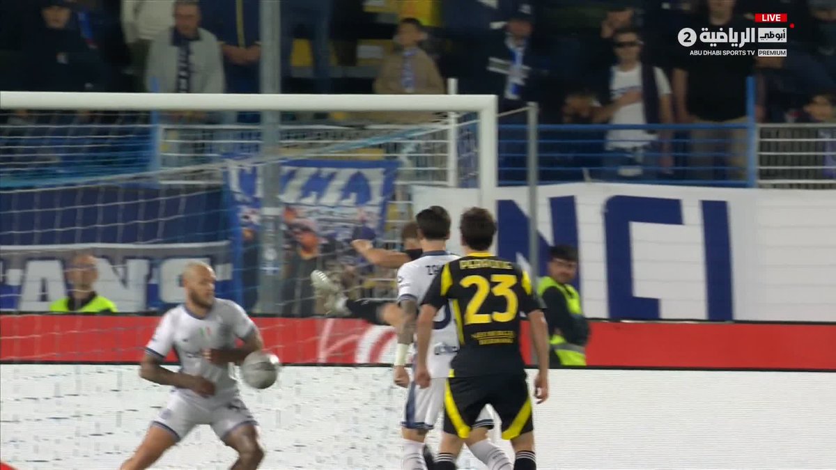 نفس لمسة اليد على بيسيك الاسبوع الماضي التي تم احتسابها بلنتي 🤔 والآن قرر استمرار اللعب ! الدوري الإبطالي ، لائحة كل اسبوع 👏🏻🔵⚫️
