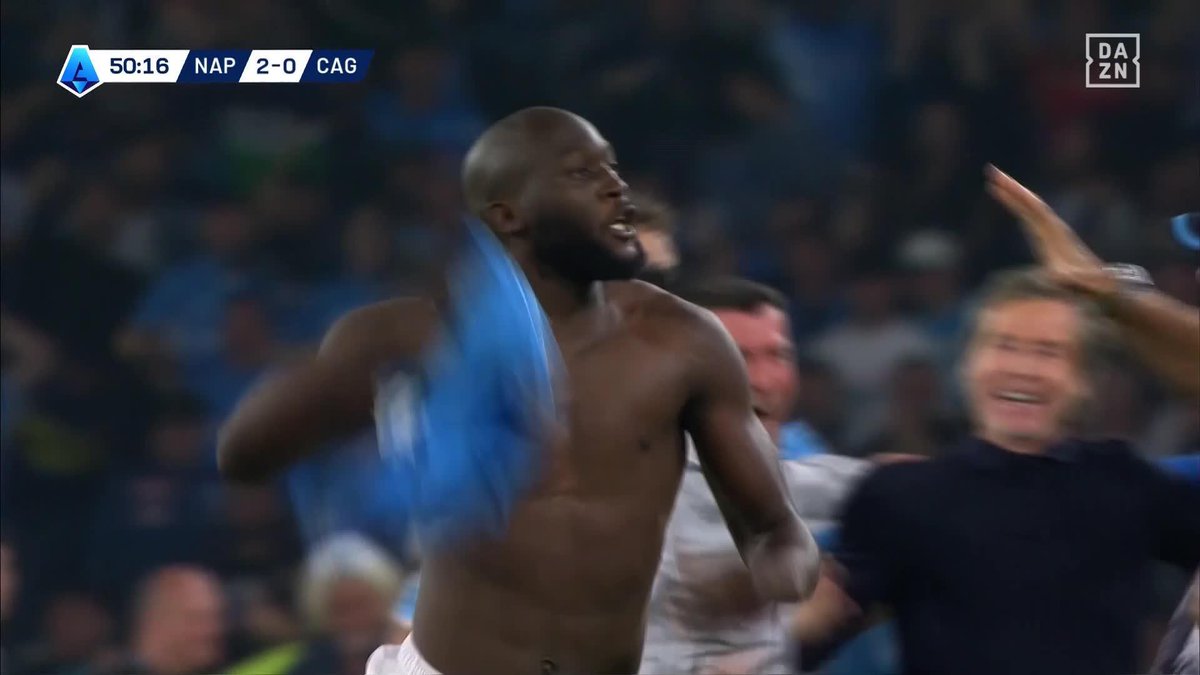 LE TIRAS UNA PIEDRA Y SE INVENTA UN GOLAZO. SIN SENTIDO LO DE LUKAKU 🤯🔥 El Napoli ya se ve campeón del ‘Scudetto’ #SerieAenDAZN 🇮🇹