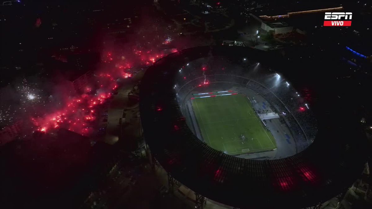 Esta imagen del Diego Armando Maradona. Se festeja adentro y afuera, ufff. 😮‍💨🇮🇹