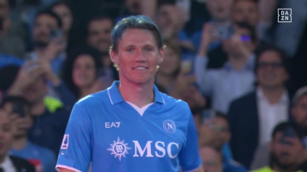 Inglés de nacimiento. Escocés de corazón. Napolitano de por vida 💙 Scott Mctominay, MVP de la Serie A, se ha ganado el corazón de todos #SerieAenDAZN 🇮🇹