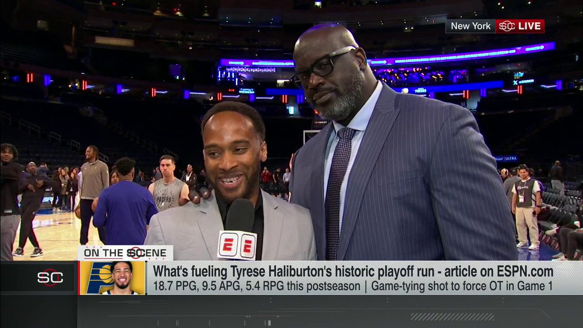 Shaq crashed Jamal Collier talking Pacers-Knicks 😅 The camera zoom out 😂