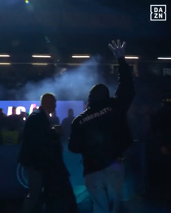 VIENNARÌ magico per Napoli 🤩🏆🇮🇹 Canta LIBERATO 🎤🎶 #Liberato #Napoli #AG4IN #DAZN