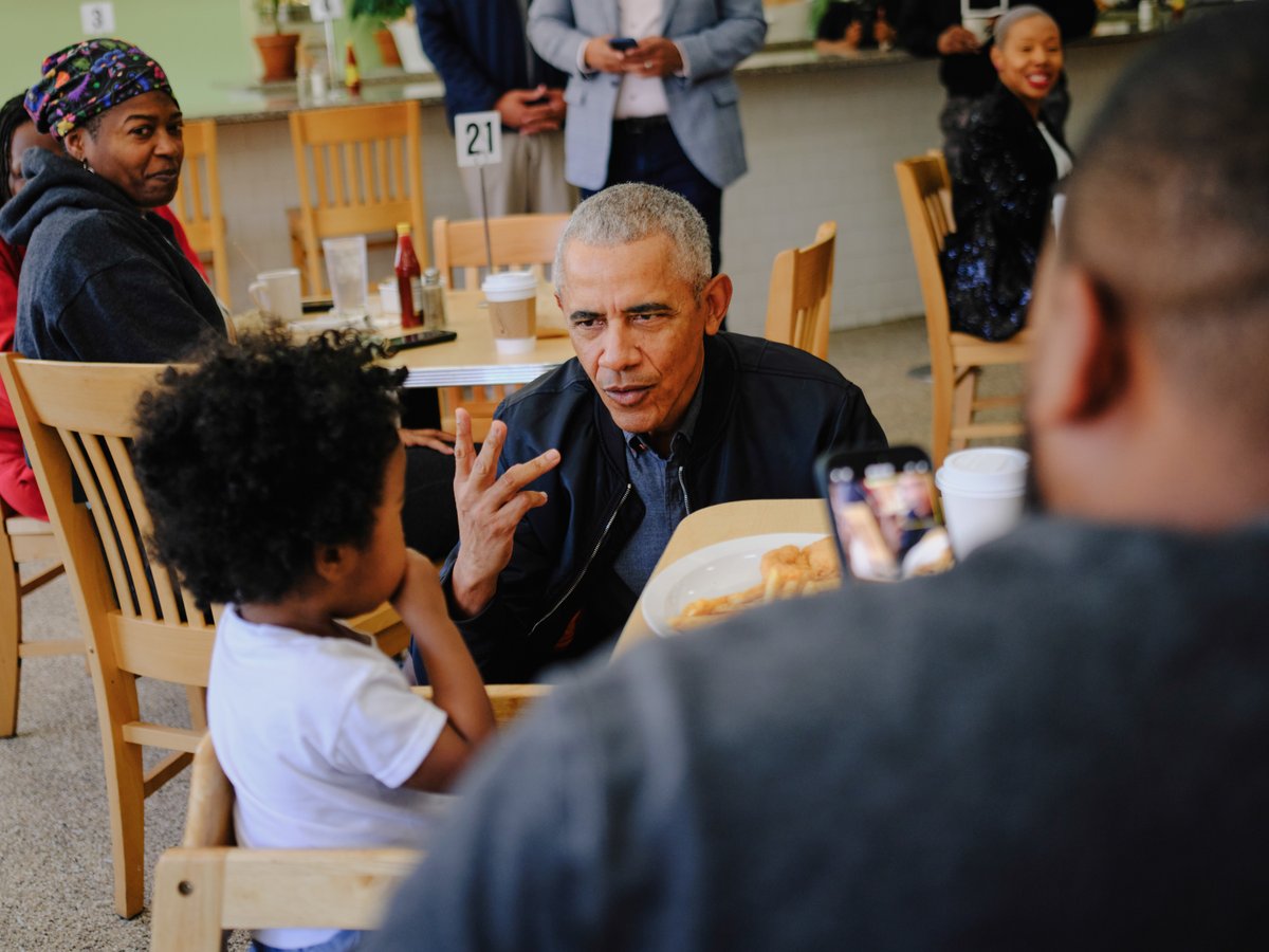 Today Barack Obama made a special stop at Peach’s Restaurant, a beloved South Side staple, during his trip to Chicago! While there, he caught up with Chef Rome—who will lead food services at the upcoming Obama Presidential Center.