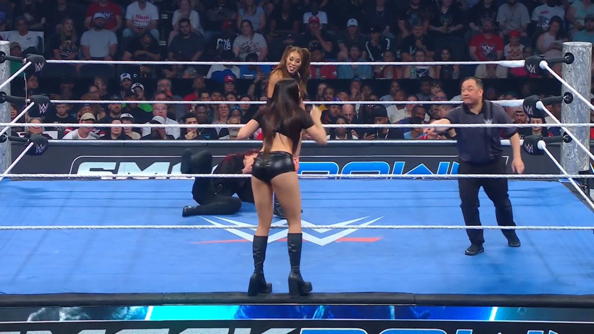 .ZV to the rescue! 👊 #SmackDown