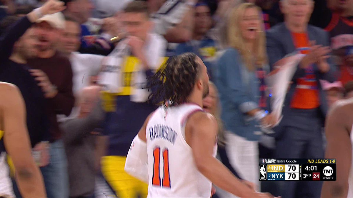 Brunson's triple has The Garden LIVE 🗣️ Tie ball game in the 3Q 🍿