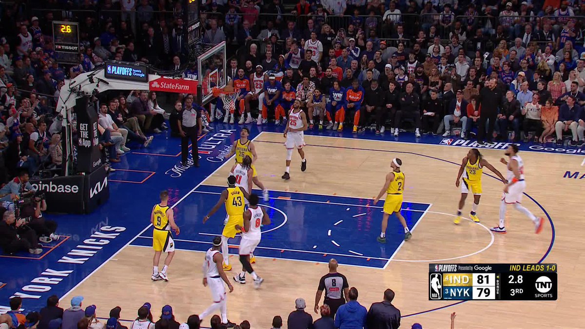 Brunson put the defense on a kite with the fake 🔥 Tie game headed into the 4th on TNT 👀