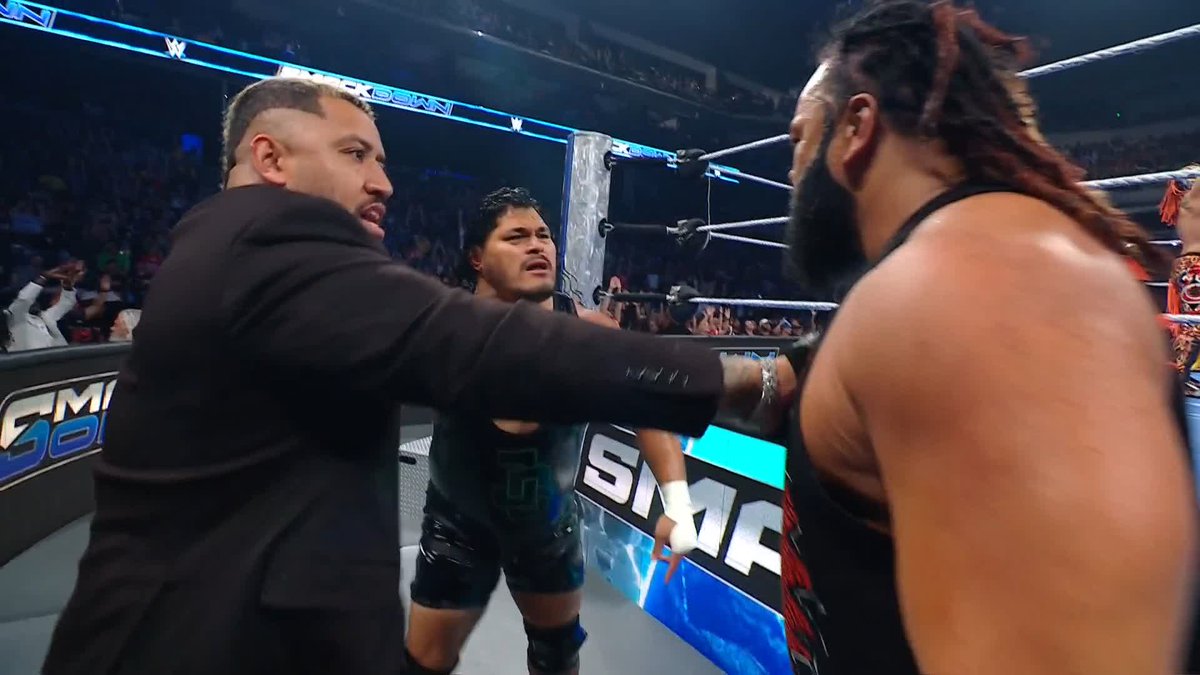 La tensión entre Jacob Fatu y JC Mateo se siente en esta lucha 😳 #SmackDown