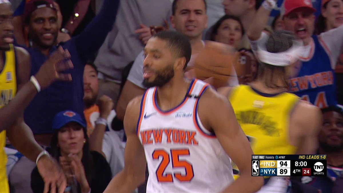 Brunson finds Bridges on the hail mary pass 🙌 Knicks looking to make a push in the 4Q 👀
