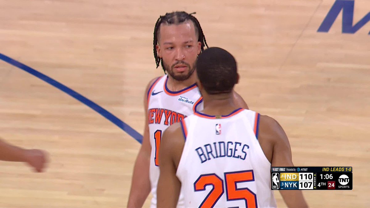 Brunson with a BIG bucket to make it a one-possession game ‼️ Crunch time in New York 😤