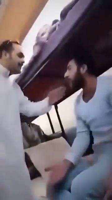 للاخوة الذين يهاجمون فيلم "حياة الماعز" هذا مقطع جديد يؤكد محتوى الفيلم .. كفيل يهين عامل مصري بكل احتقار ويحرمه من حقوقه .. #الهلاليون_يرفضون_رونالدو #حركة_الملثمين_الأحرار #مكة_المكرمة