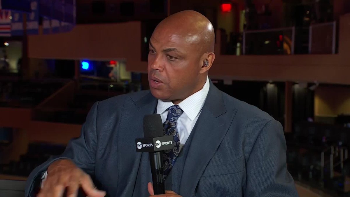 "Your job as a coach is to instill confidence, not take confidence." 🗣️ Chuck gives his take on Julius Randle's limited minutes situation in Game 2.