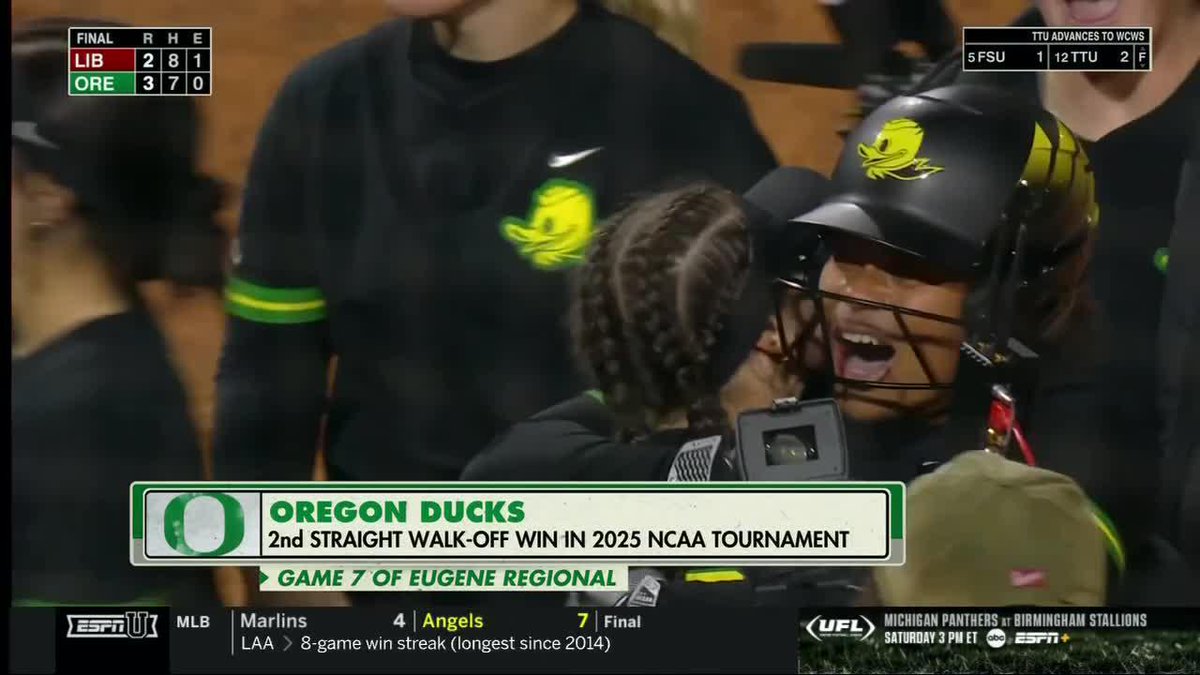 DEZIANNA PATMON DOES IT AGAIN 🚨 Ducks walk it off in extras to take Game 1 of the Super Regional over Liberty 🤩 #B1GSoftball x Oregon Softball