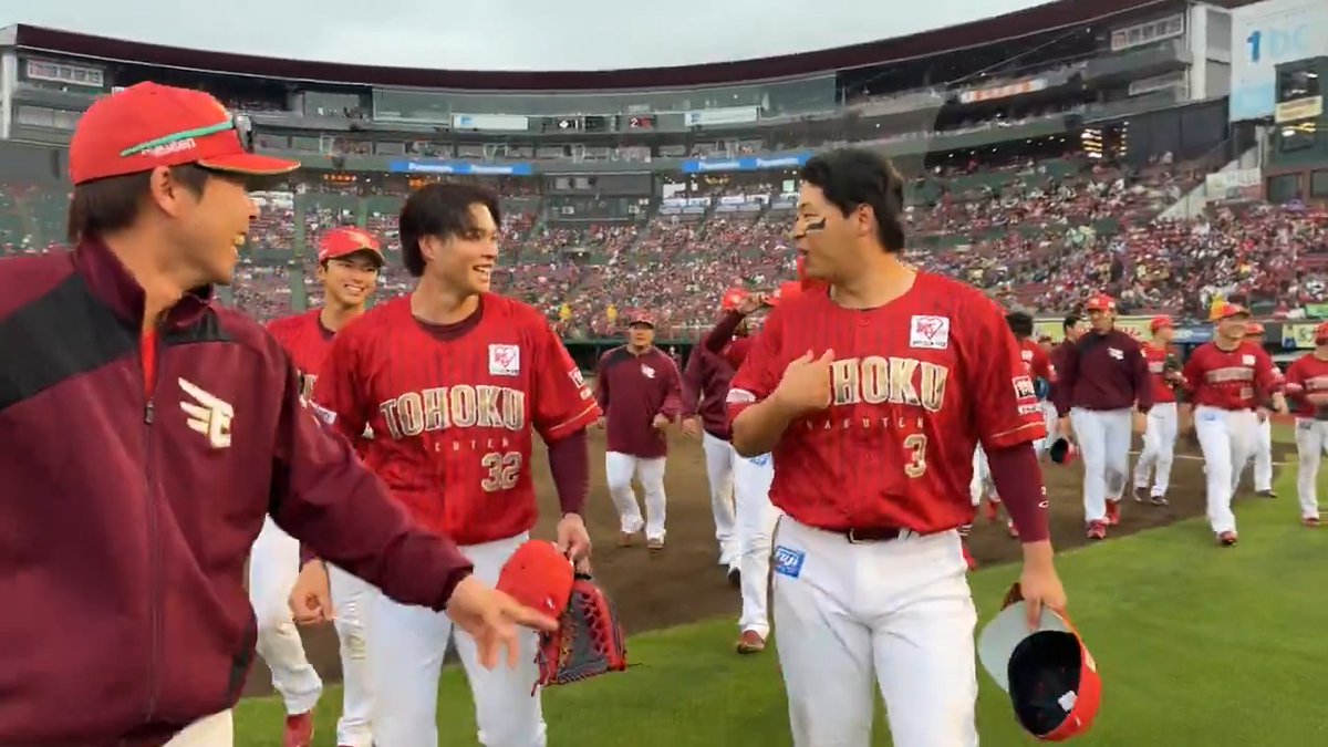 「オレ、言うの❓❓」 #浅村栄斗 選手の万歳三唱 🙌 🙌 🙌 #RakutenEagles #キ!
